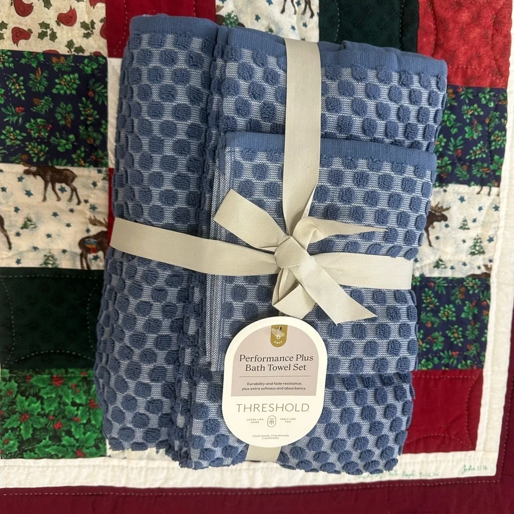 New Threshold 6 Pc Luxury Bath Towel Set Built in Hook Loops Textured Blue